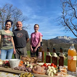 https://le-perchoir-du-vercors-panorama-sur-les-cimes.hotels-rhonealpes.com